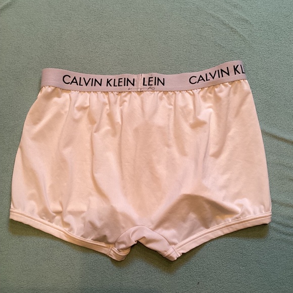 Calvin Klein, white , thin boxers, tag cut out but is medium. - Picture 5 of 5